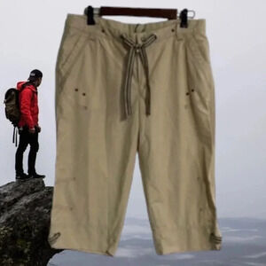 Columbia Women’s Medium‎ Khaki Cropped Pants Outdoor Hiking Camping Granola Girl